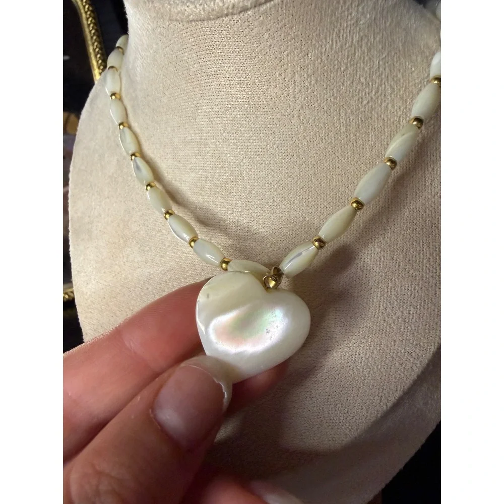 Vintage Mother of Pearl Heart Pendant Necklace Rice Bead Gold Tone 16.5 Inch